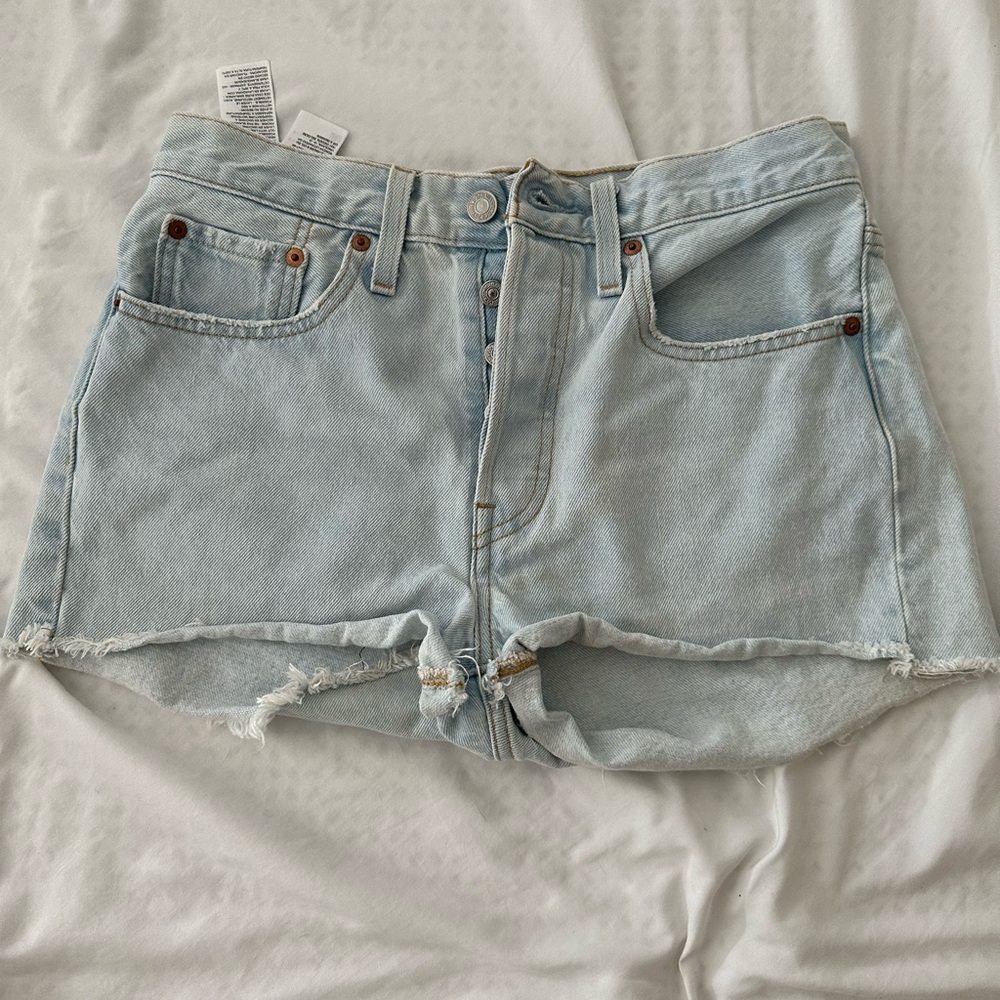 Women’s Levi’s denim shorts size 26